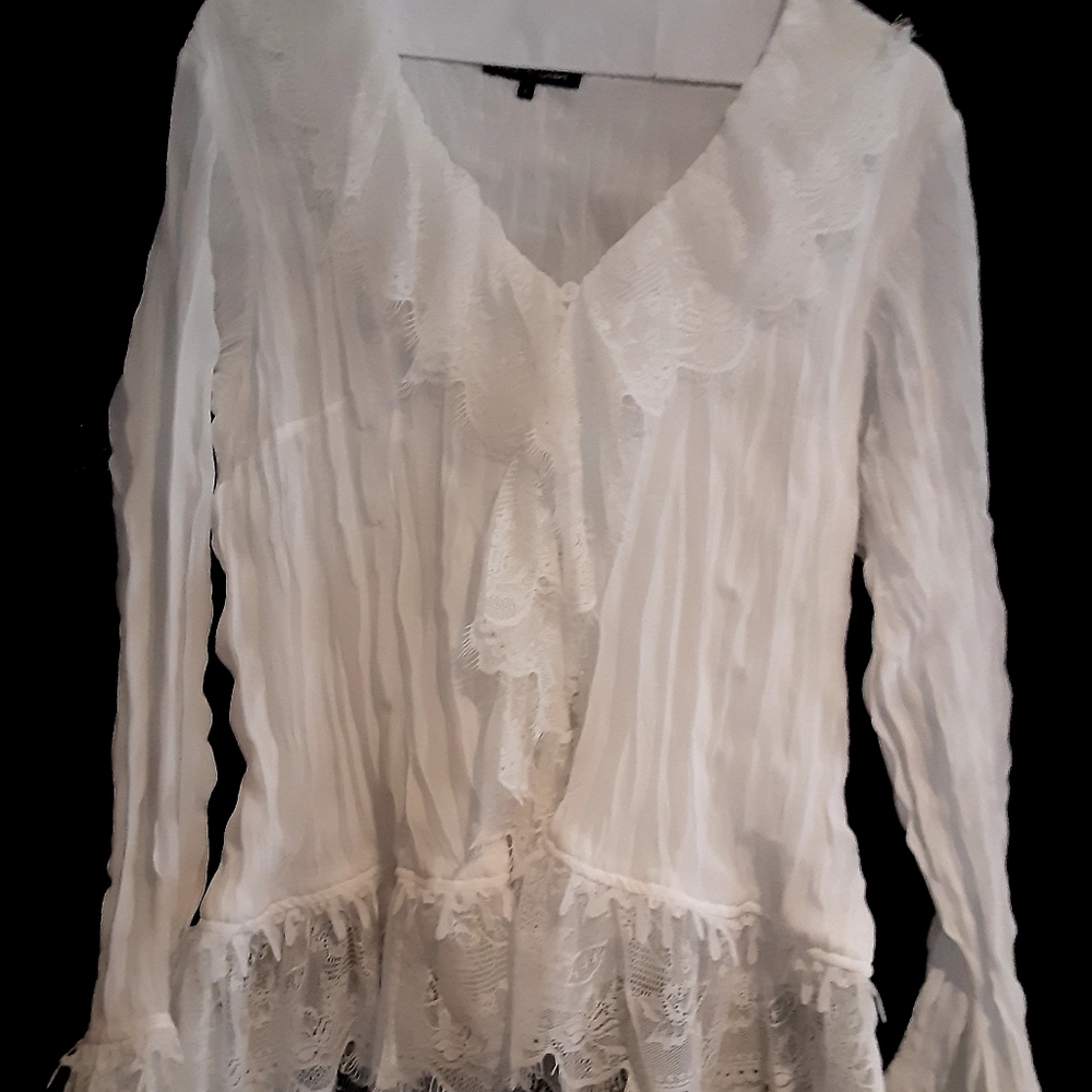 Violet & Claire White Lace Ruffle Long-Sleeve Blouse